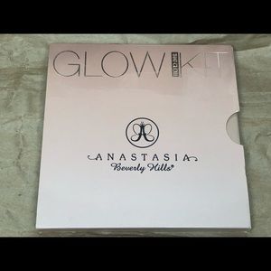 Anastasia Beverly Hills Glow Kit : That Glow!